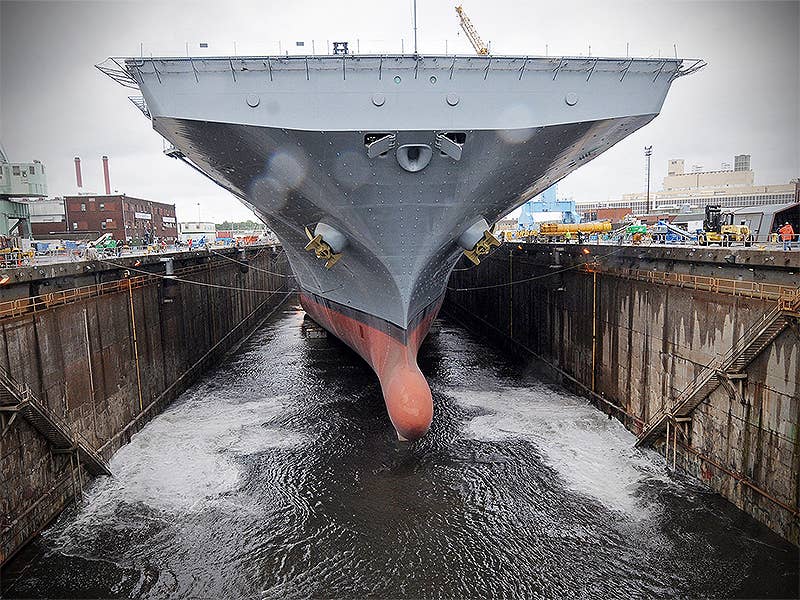 这段关于海军衰败造船厂的视频让它的355艘船的目标看起来很可笑