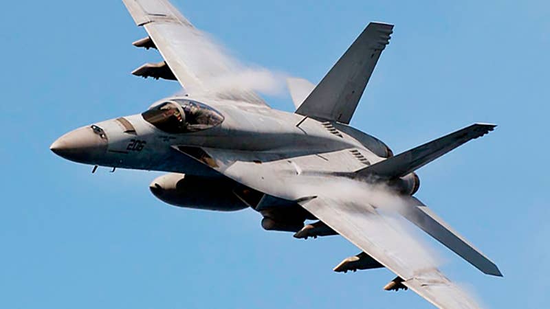 关于F/ a -18和UFO表面之间悲惨遭遇的详细官方报告