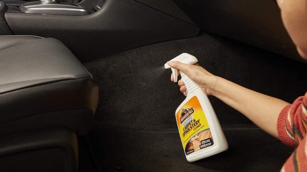最好的汽车地毯清洁剂:好，清洁乐趣在你的脚下