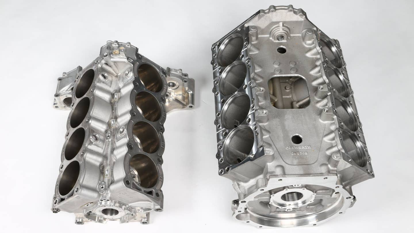 两个相隔近50年的F1发动机显示了赛车技术的发展