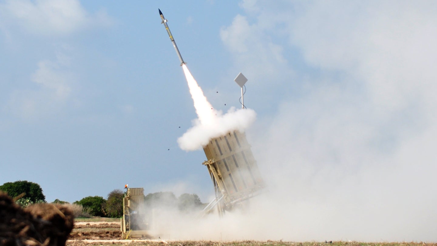 以色列承认“铁穹”电池击落自己的无人机在加沙的战斗之一