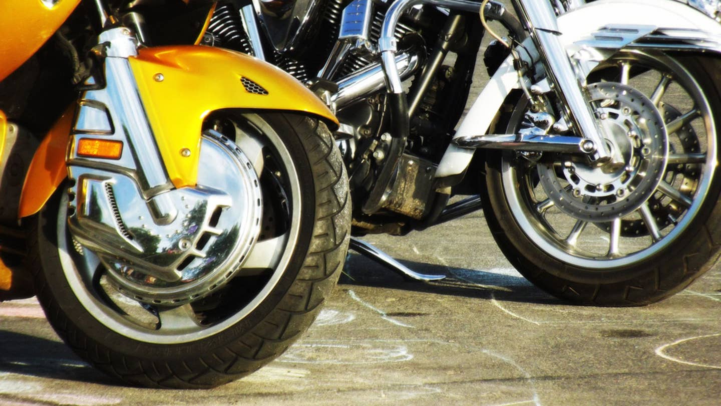 最好的摩托车轮胎:享受自信的牵引和处理