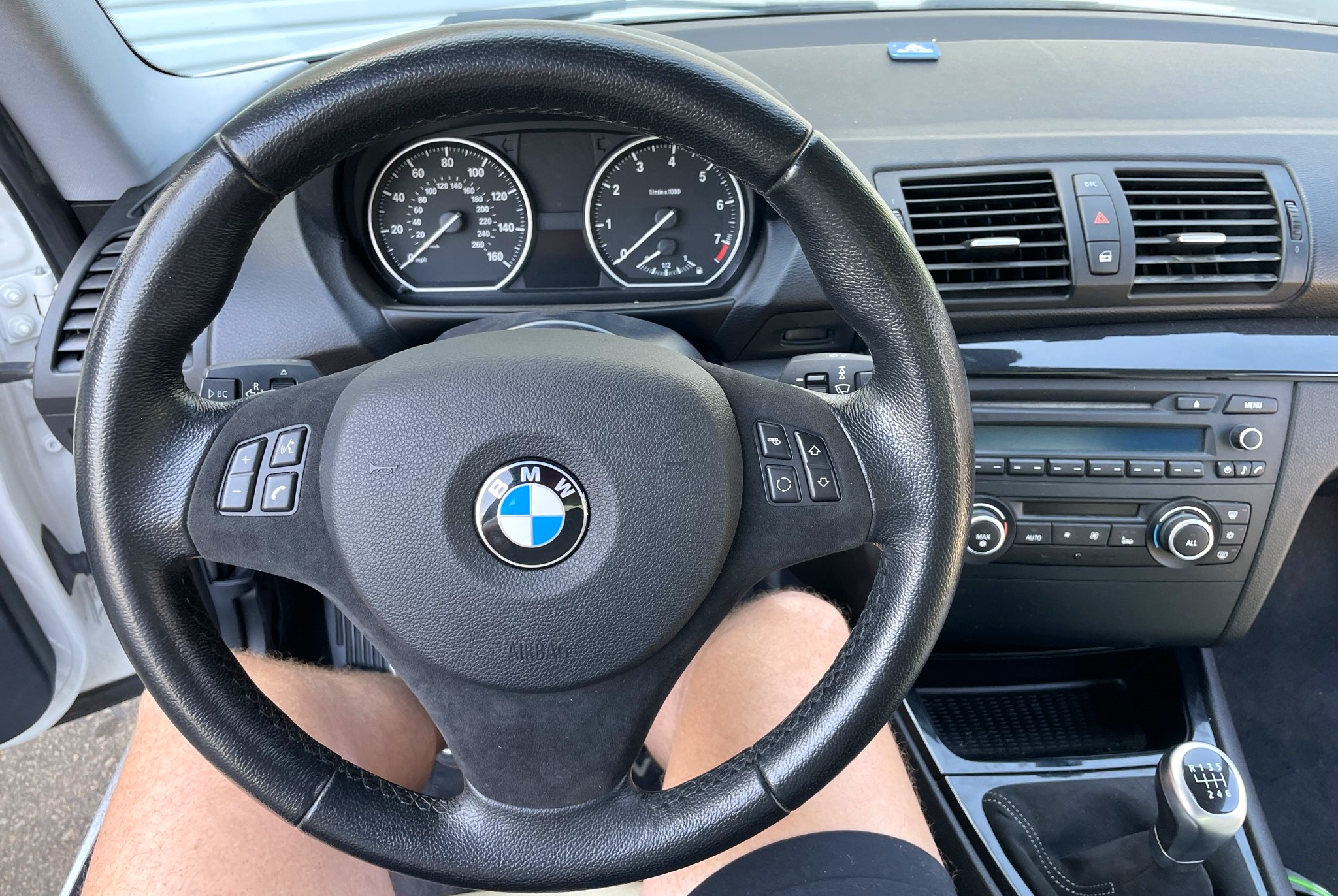 方向盘垫片改变了我的BMW 128i驾驶体验