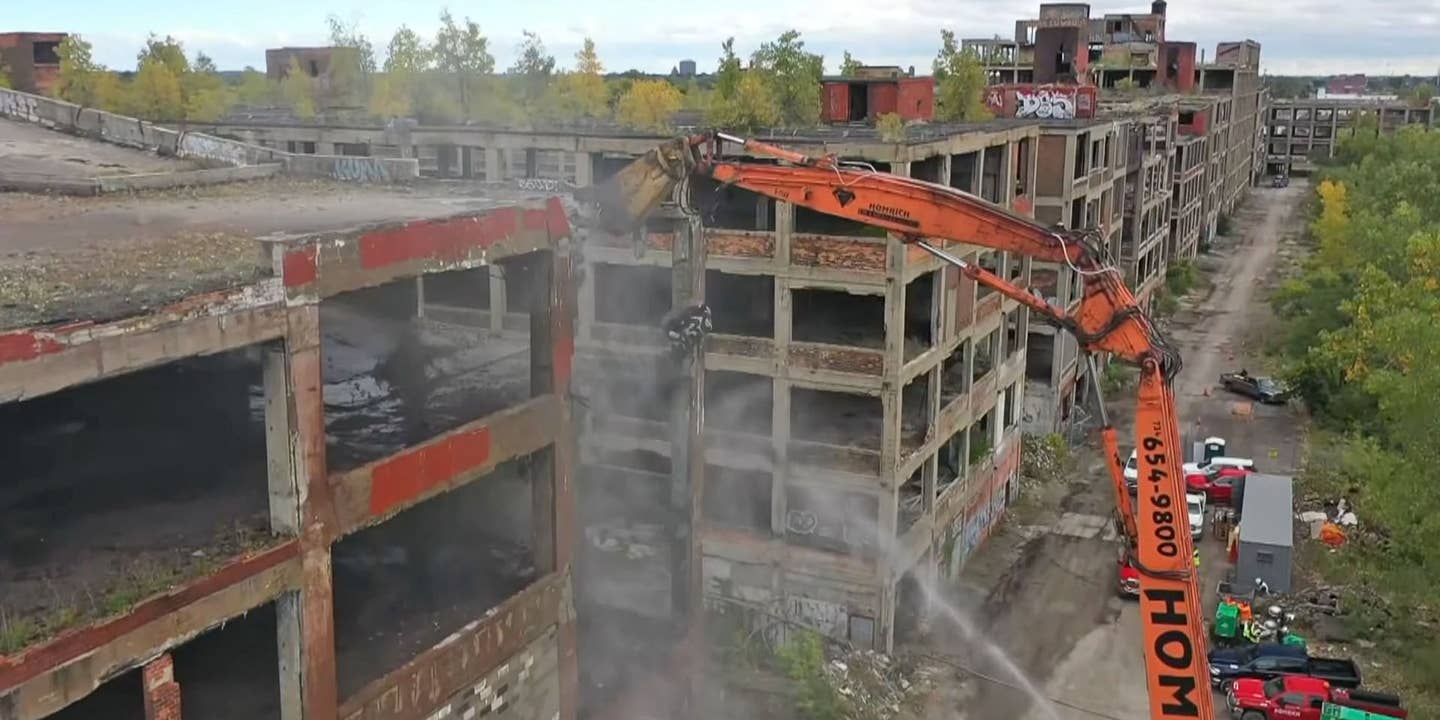 底特律标志性的废弃帕卡德工厂最终被拆除