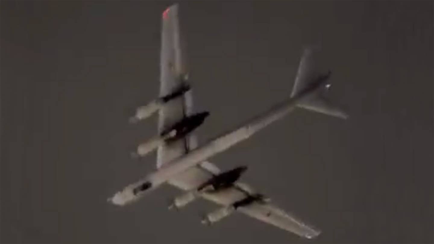 俄罗斯,中国轰炸机在联合巡逻后对方的机场降落