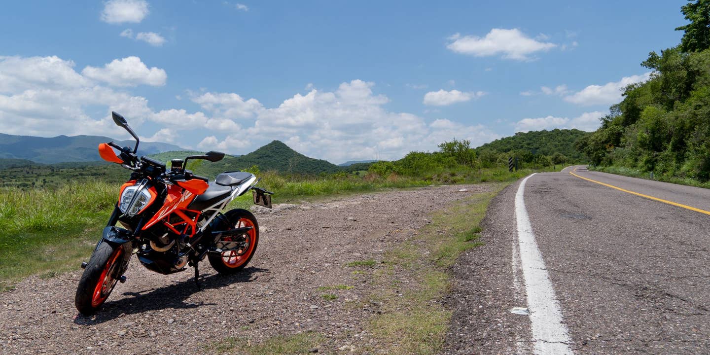 在墨西哥买一辆二手KTM摩托车相当容易。这是我学到的