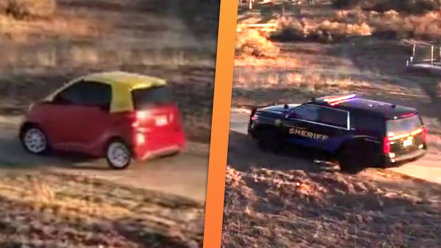 科罗拉多州警方追捕逃亡中的“舒适轿跑”