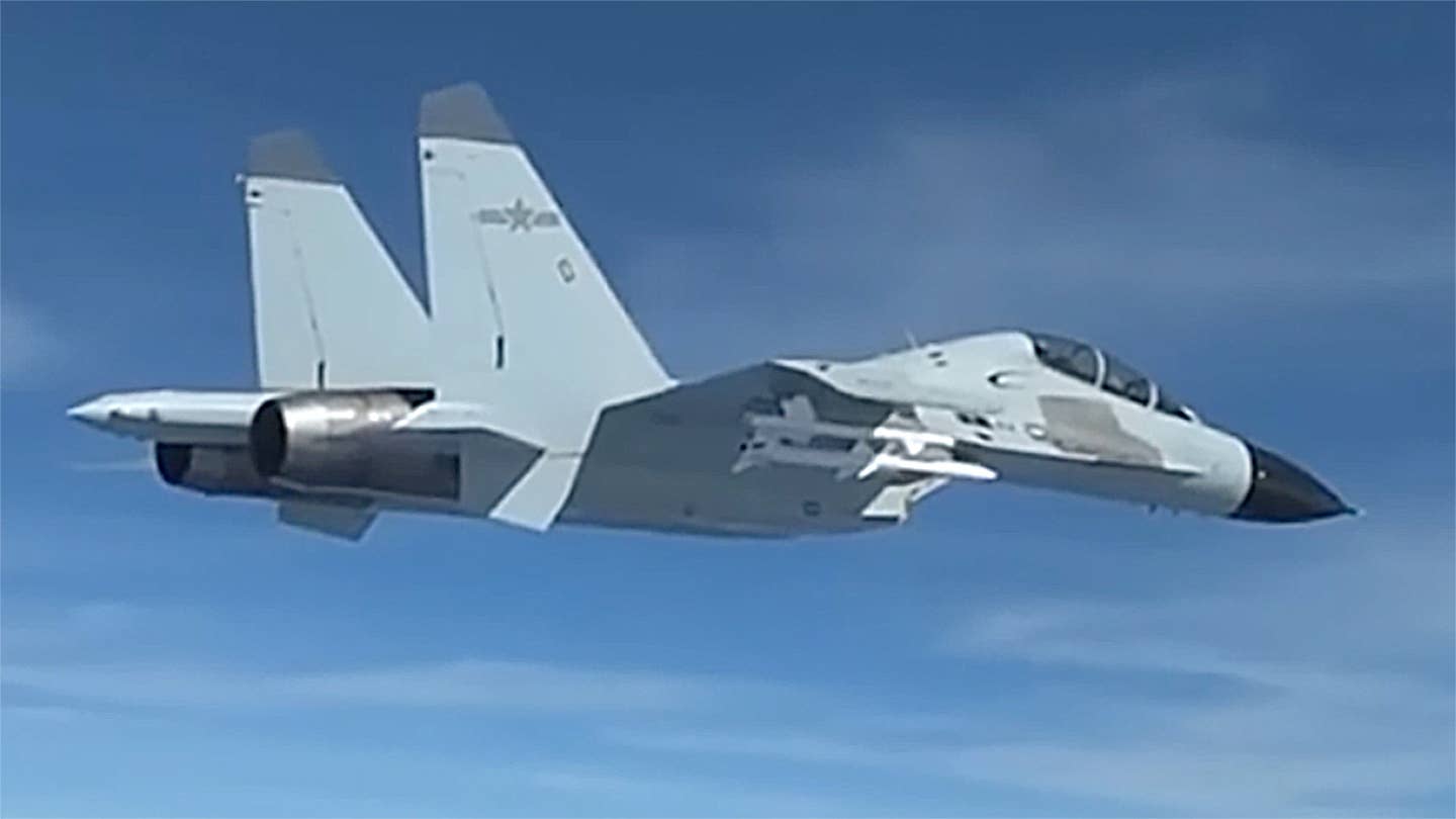 五角大楼公布中国歼-11战斗机“不安全拦截”美国战机的视频