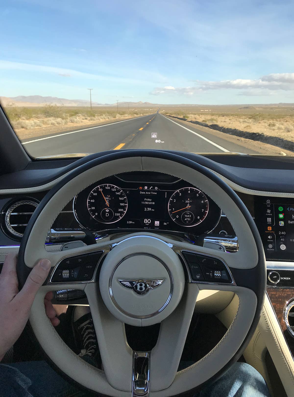 本特利大陆GT亚利桑那沙漠自动驾驶汽车
