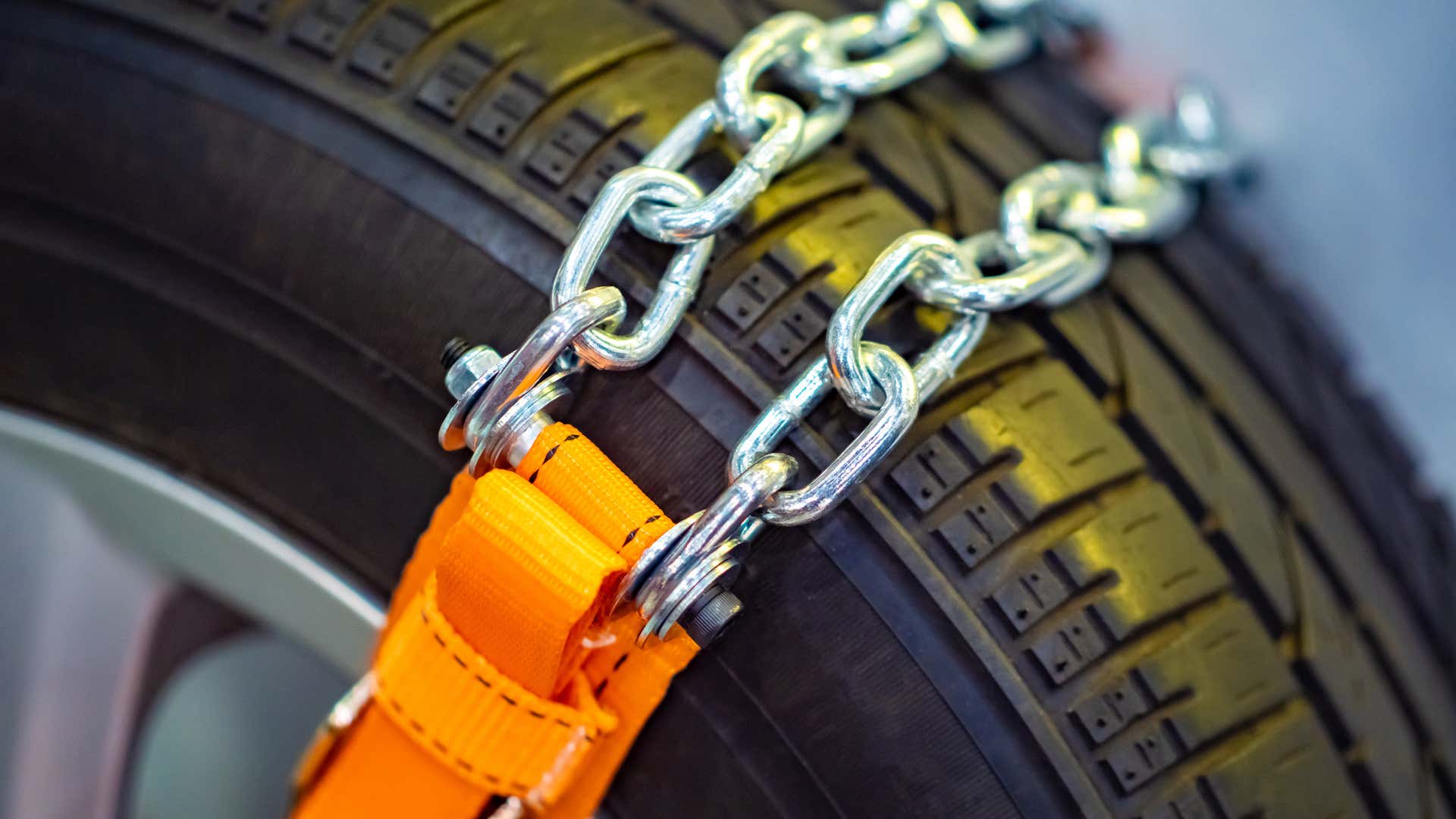 轮胎链条有多种尺寸和类型。