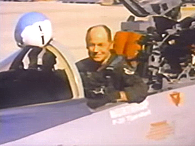 这个80年代的宣传视频会让你非常想要一架F-20虎鲨