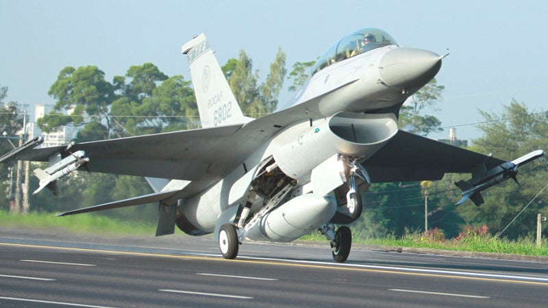 美国试飞员前往台湾开始测试他们急需升级的f -16战斗机