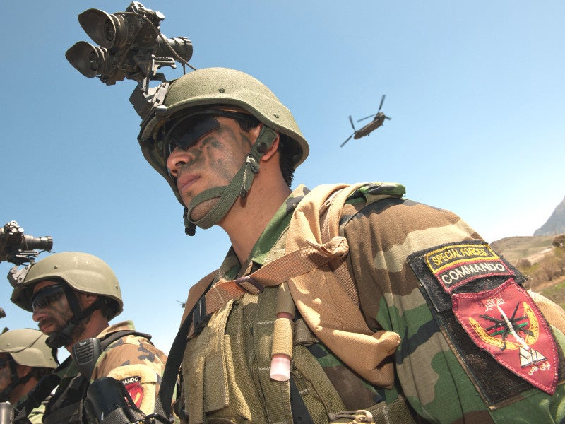 夜视Goggle-Wearing塔利班对阿富汗和美国部队是可怕的消息