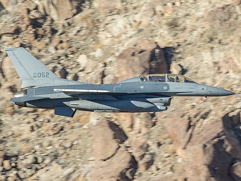 罕见的IRST吊舱携带“幽灵”F-16D可能基于在星球大战峡谷发现的51区