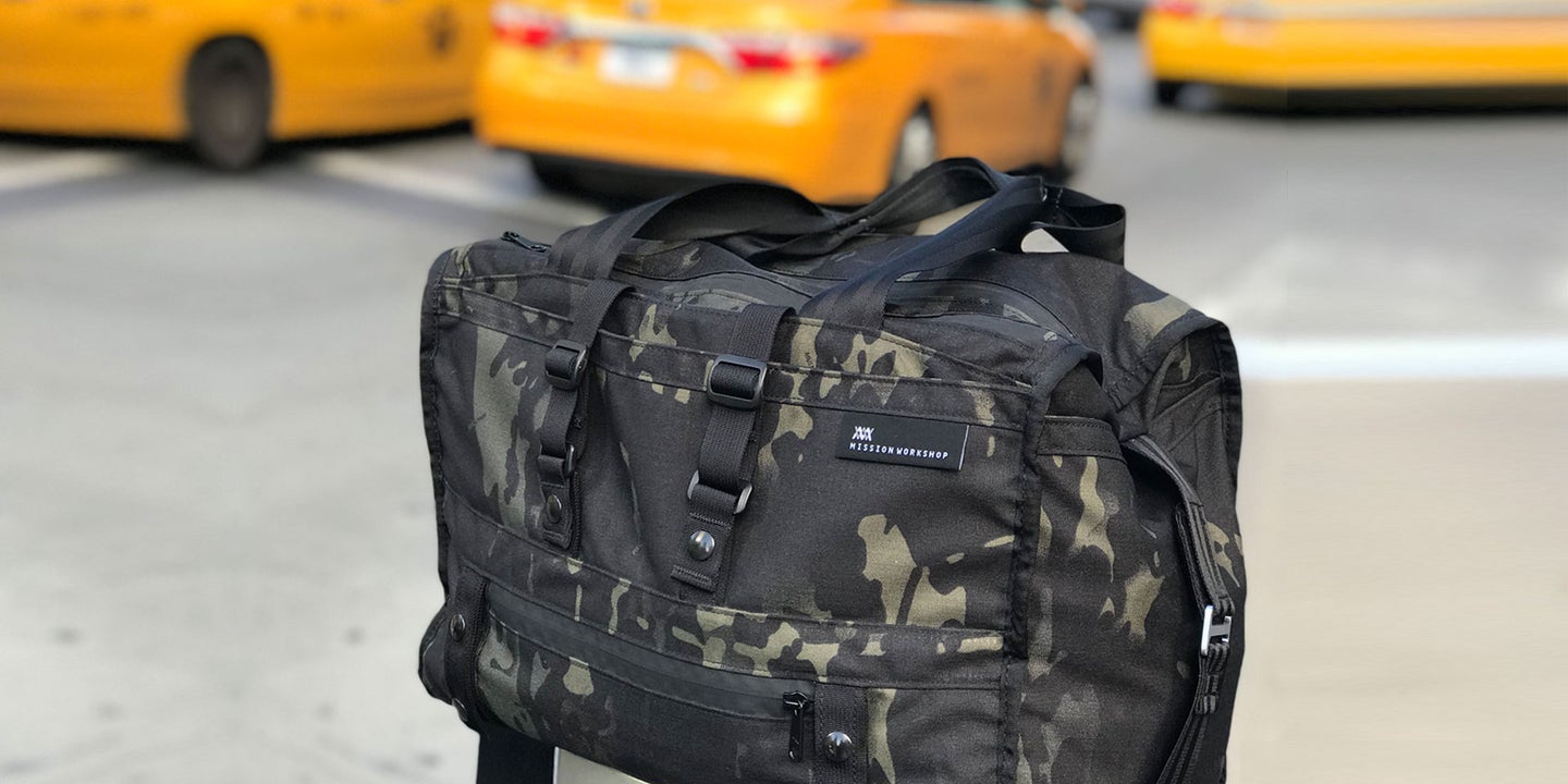 任务车间的过境行李袋是一个坚实的包旅行和健身一样