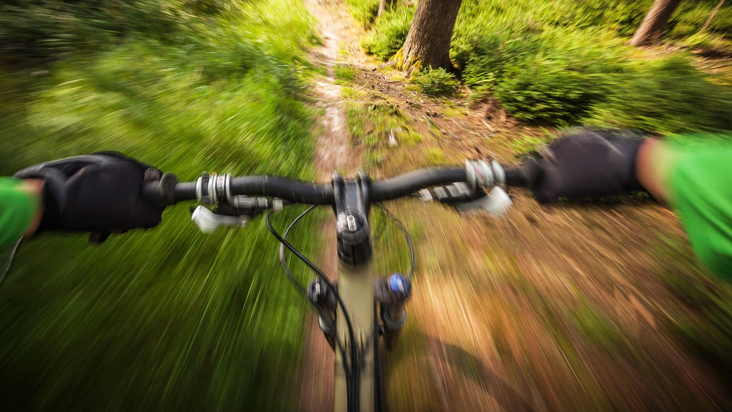 快走，没有引擎:下坡山地自行车会挠你的速度痒
