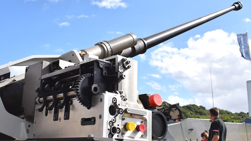 美国陆军在其斯崔克和布雷德利装甲车上增加了独特的40毫米大炮