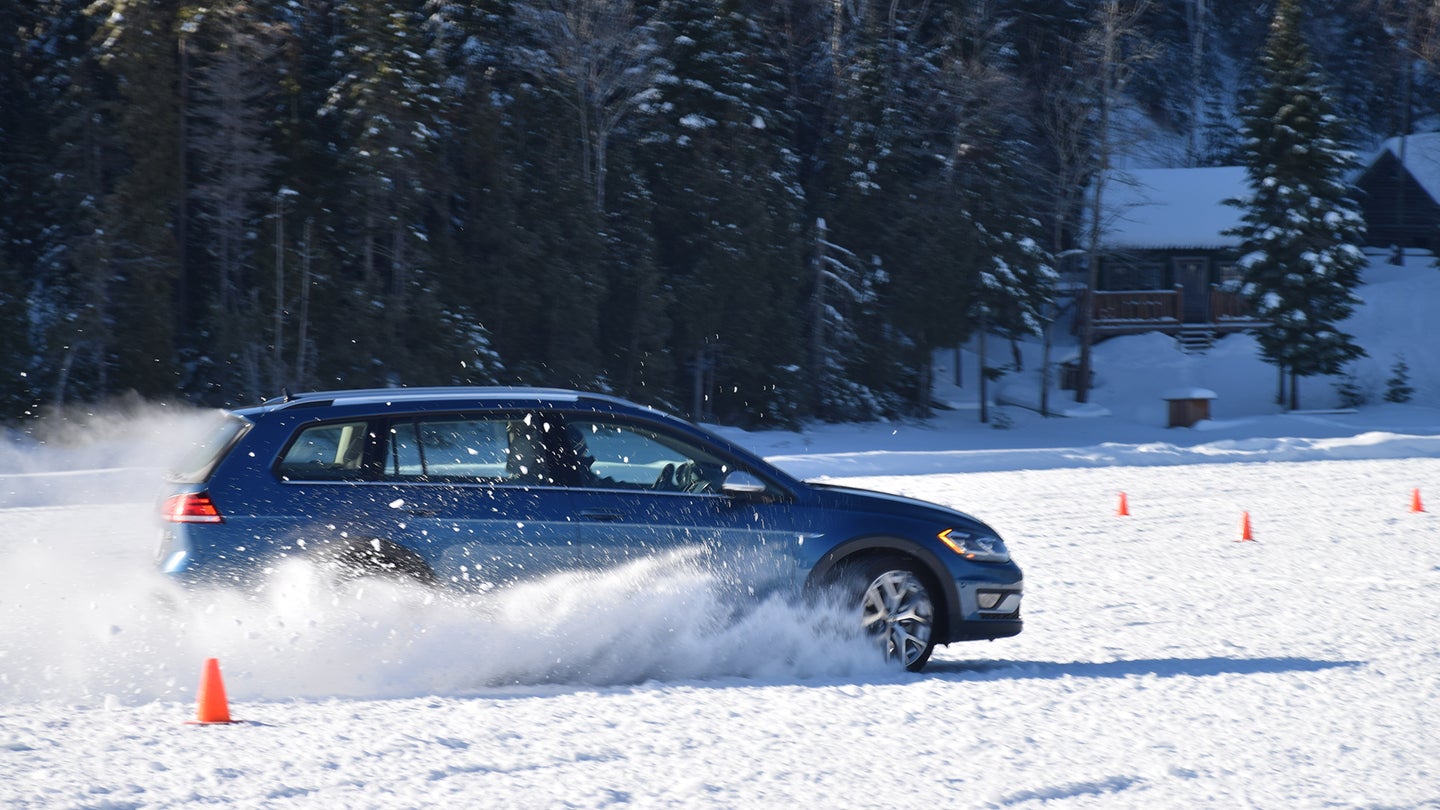 大众4Motion AWD系统在加拿大结冰的湖面上进行测试