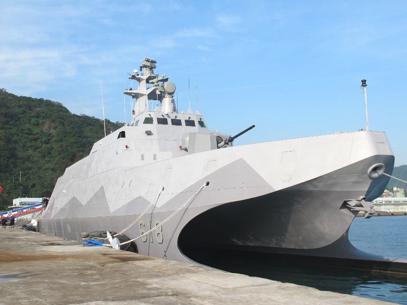 台湾希望加快建造新型携带导弹的隐形双体船