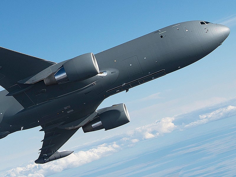 波音公司陷入困境的新KC-46飞马加油机刚刚飞越太平洋飞往日本