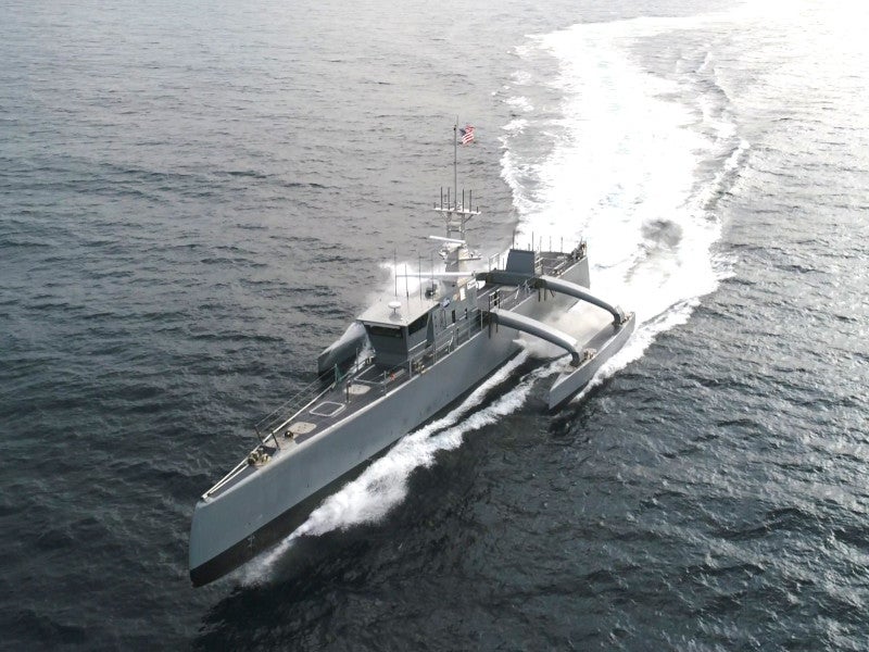 海军的“海上猎人”无人潜航器已经自主航行到夏威夷，并在谈论新角色时返回