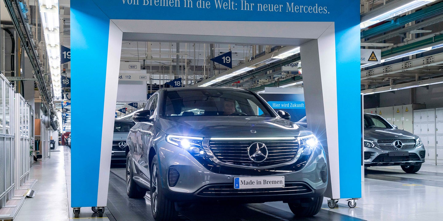 第一辆梅赛德斯-奔驰EQC电动SUV在德国下线