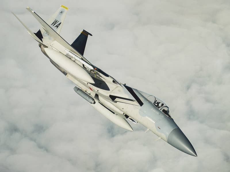 F-15C“鹰”的新型红外搜索和跟踪吊舱在阿拉斯加的大型演习中被发现