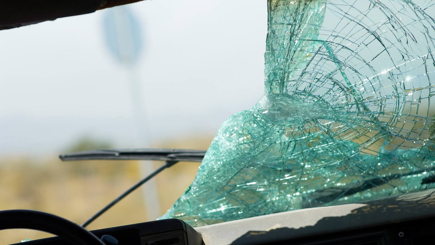 如何用挡风玻璃更换保险更换你的挡风玻璃