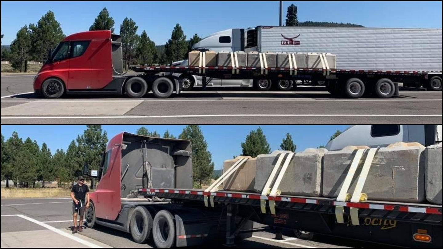 特斯拉半挂车原型被发现拖着75000磅的货物穿过加州北部