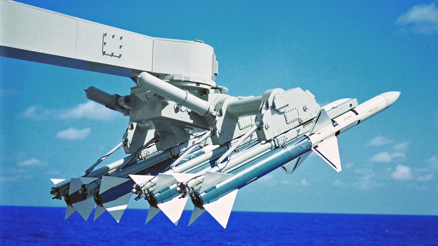 加拿大驱逐舰有这些完全古怪的海麻雀导弹发射系统