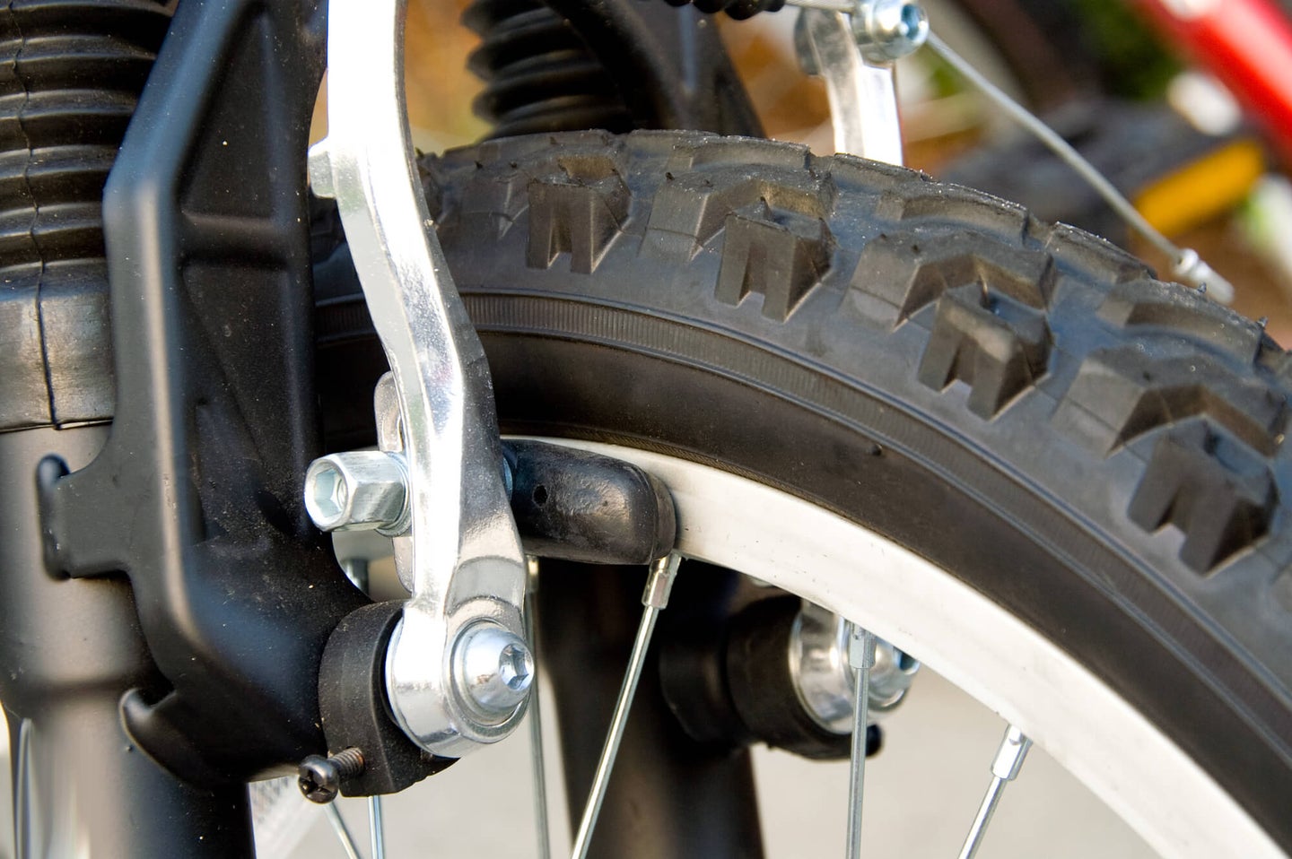 最好的自行车刹车片:提高安全与此基本项目