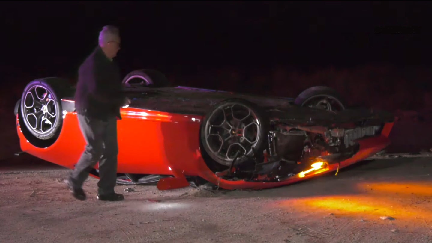 有人把“朋友”的兰博基尼Huracan翻车扔在了洛杉矶Crest高速公路上