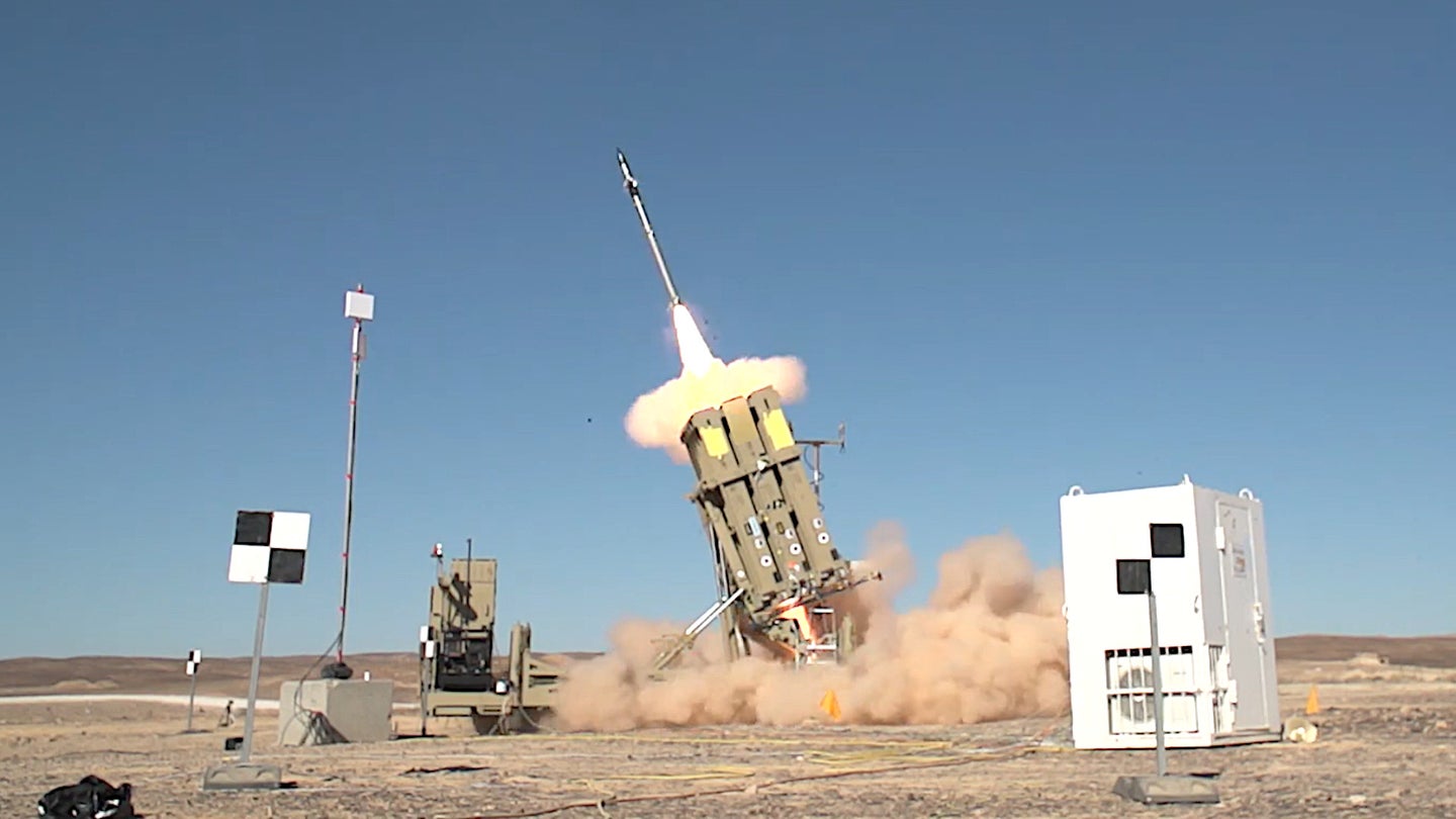 以色列的“铁穹”防御系统升级打100%的测试目标