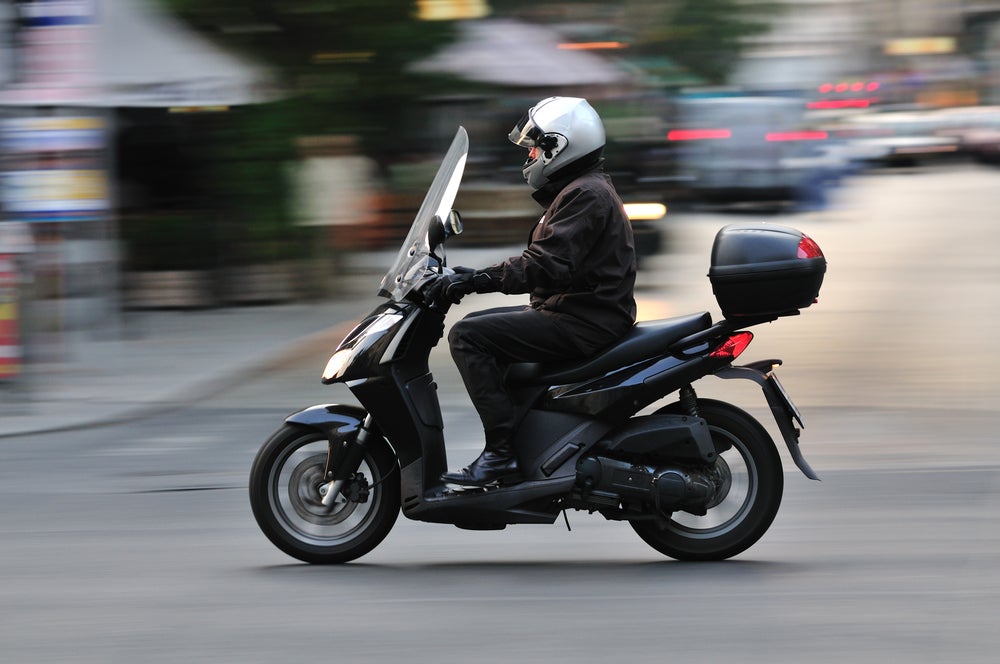 最好的汽油摩托车:获得一个平稳和节省时间的通勤