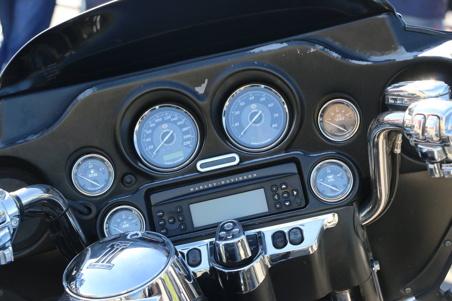 最佳摩托车整流罩扬声器系统:更愉快的骑行与音乐