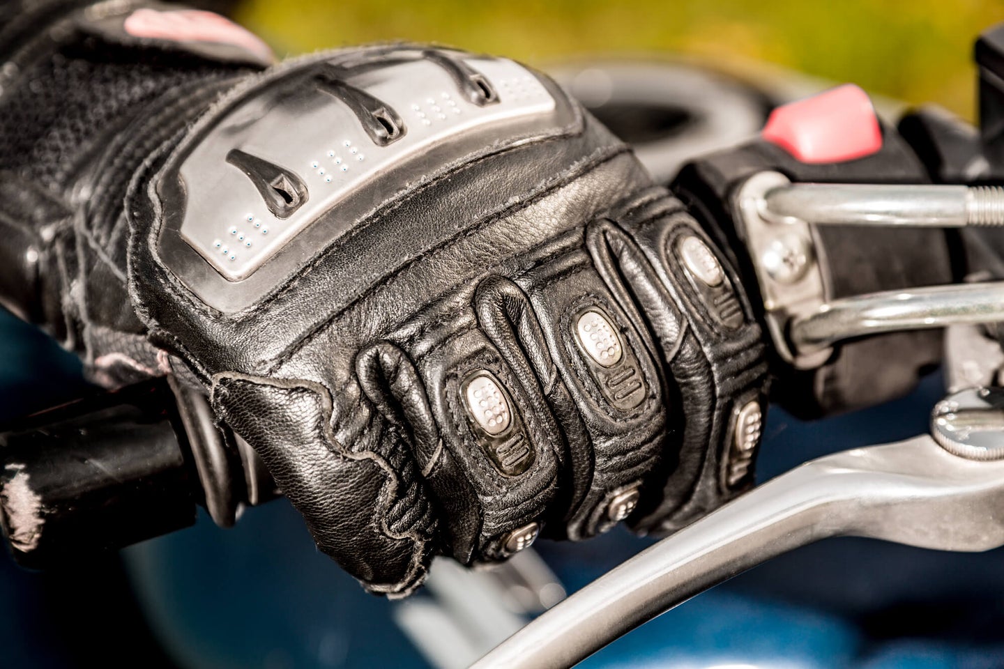 最佳摩托车比赛手套:在赛道上保持安全