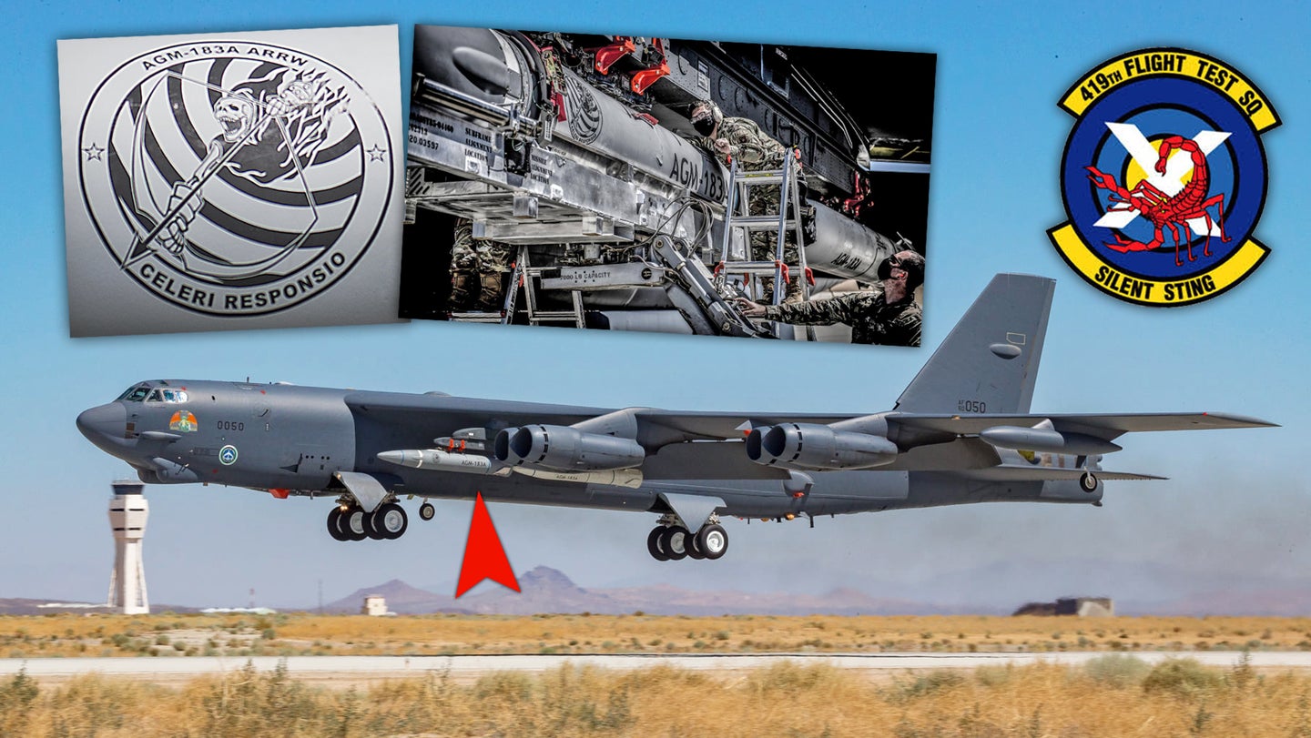 看看这架携带两枚AGM-183高超音速测试导弹的B-52同温层堡垒
