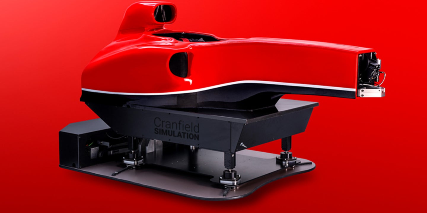 Flex On <em>极限竞速</em>农民与这个$153,000的F1赛车模拟器