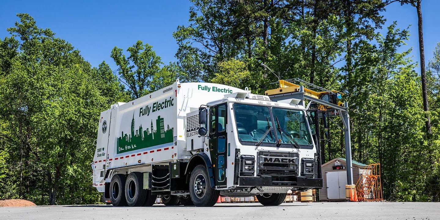 电动垃圾车终于在2021年推出了电池驱动的Mack LR