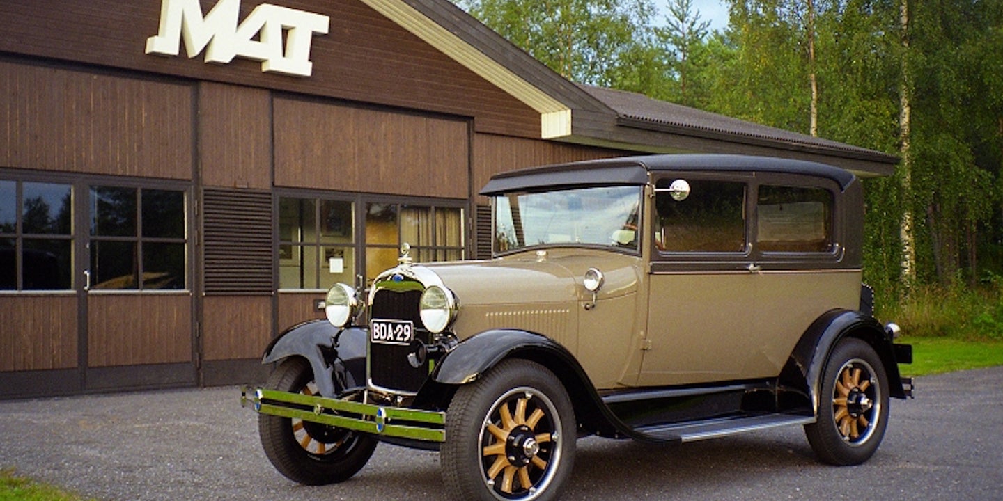 这辆1929年的福特A型车隐藏了拉力赛车的mod和9,000 rpm的考斯沃斯发动机