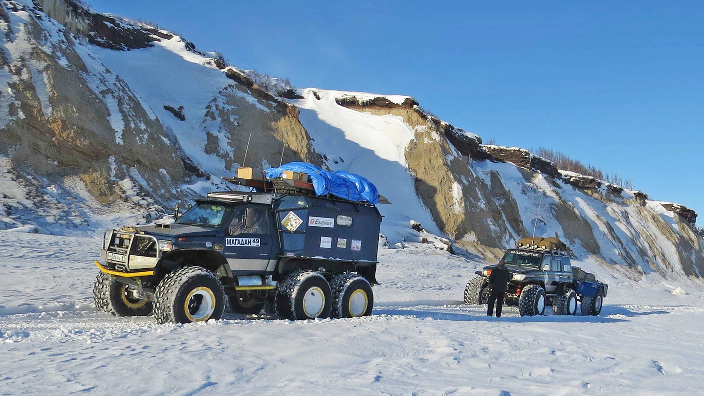 俄罗斯越野车穿越了2000英里的西伯利亚，到达了地球上最孤立的城市之一