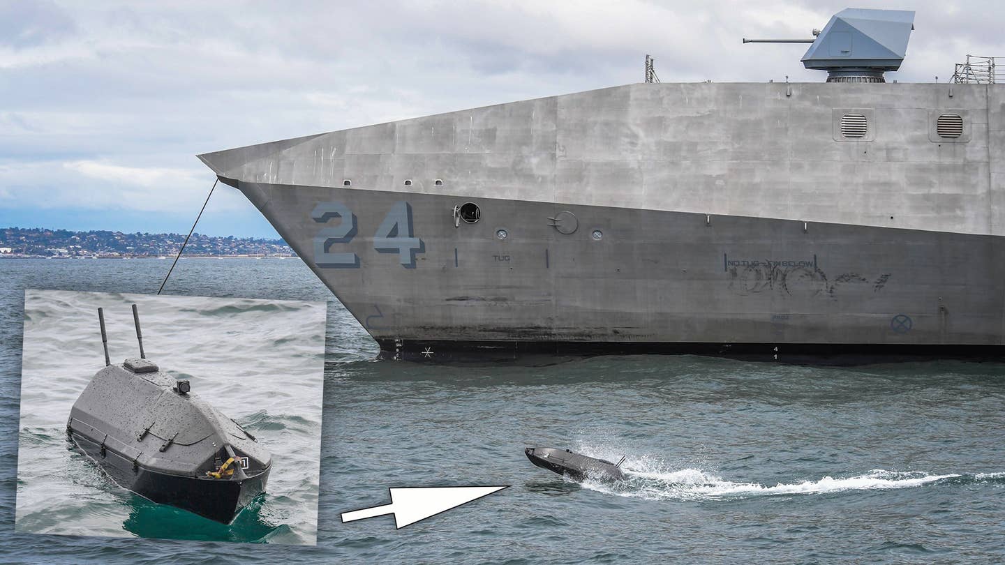 这艘小型无人驾驶艇正在海军的大型有人-无人组队实验中进行测试