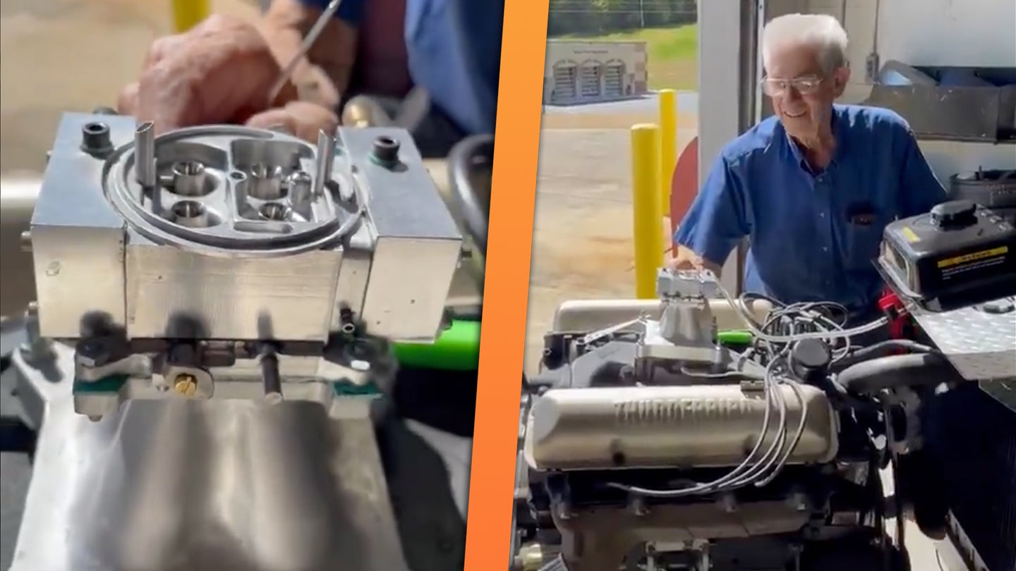 纳斯卡传奇手工打造的小型化油器，适用于全尺寸福特V8