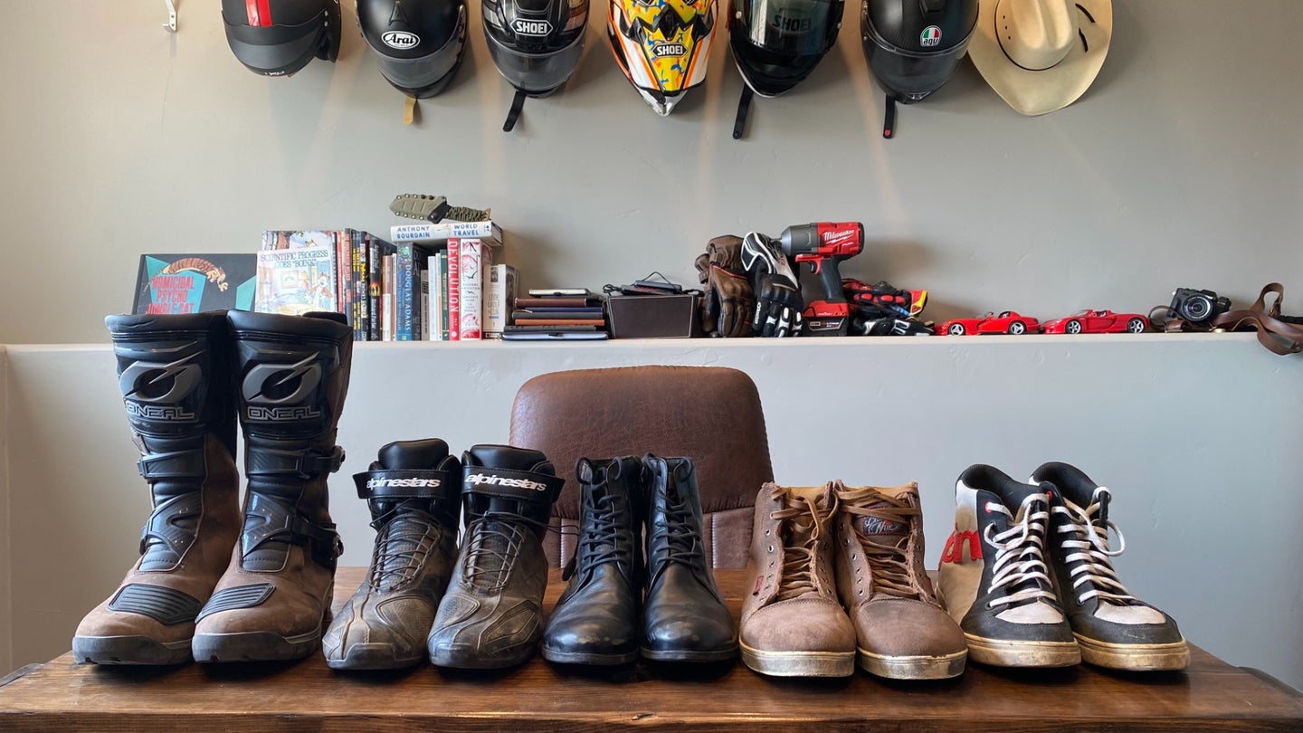 以下是如何购买适合骑行的摩托车靴