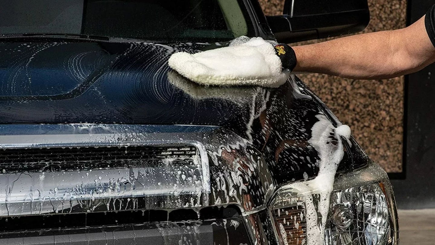 是时候用泡沫大炮肥皂清洗你的车了