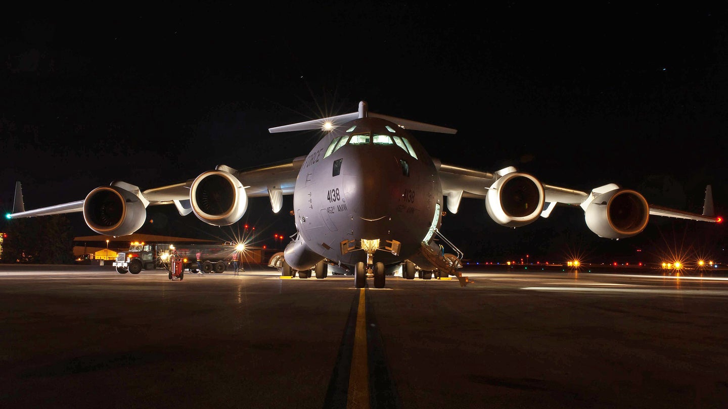 800人乘坐一架C-17货机从喀布尔撤离(更新)