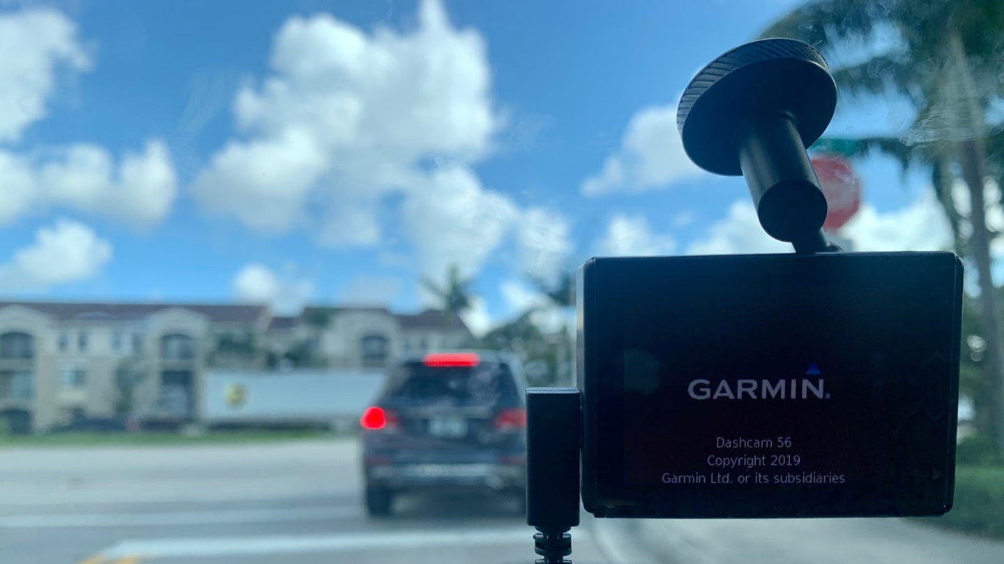 Garmin行车记录仪56体积小但功能强大，冲击力十足