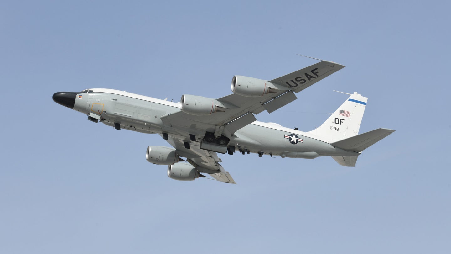 RC-135W铆钉联合间谍飞机在喀布尔上空飞行(更新)