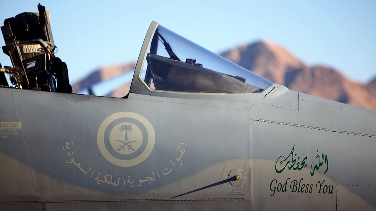 沙特批准购买数百枚中程导弹，用于击落无人机