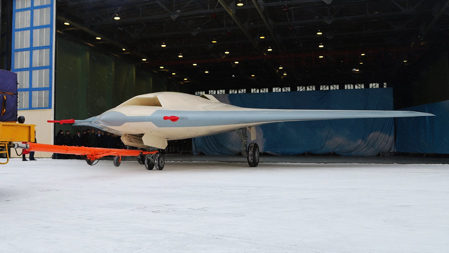 俄罗斯公开其S-70“猎人”无人战斗飞机的隐身版本
